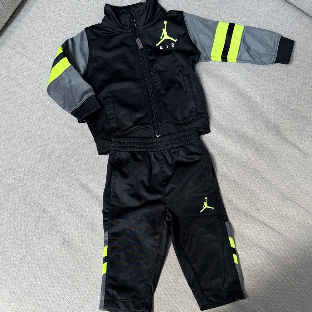 NEW Air Jordan sweatsuit